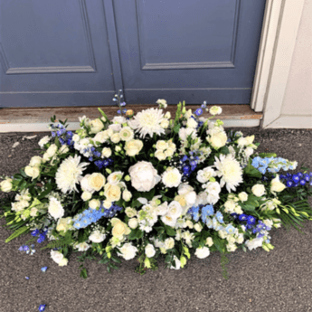 A Simple Guide to Ordering Funeral Flowers